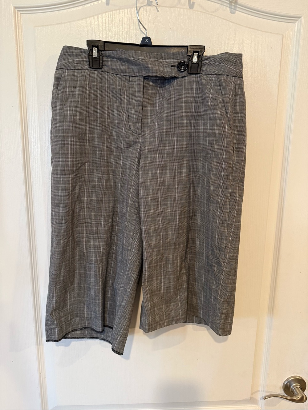 La vita women’s vintage y2k black gray plaid bermuda shorts size 6 *1 hem undone